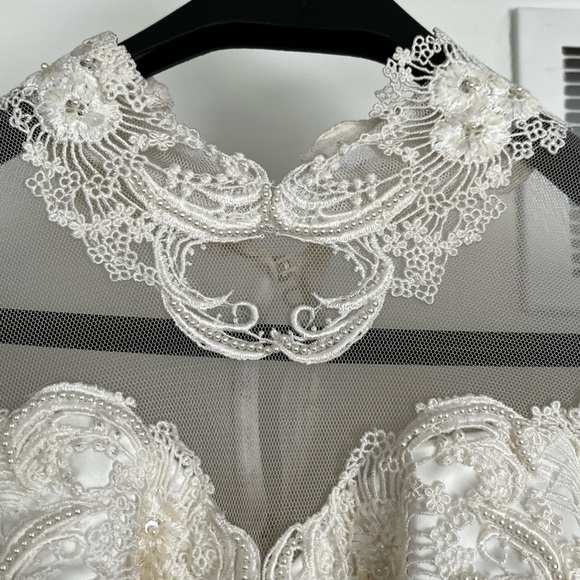 Gorgeous Vintage Wedding Gown - Picture 6 of 8